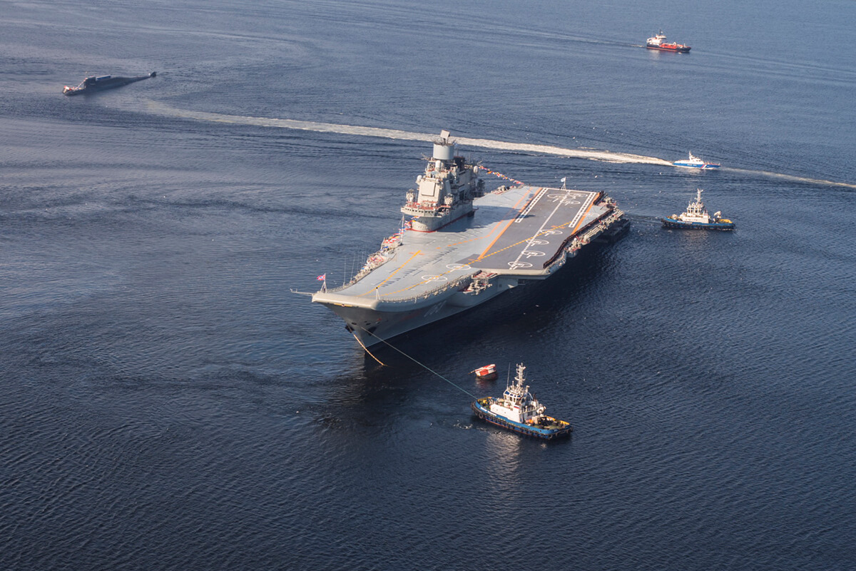 Admiral Kuznetsov လေယာဉ်တင် သင်္ဘောကြီး စစ်ဆင်ရေး ဆင်နွဲနေစဉ်