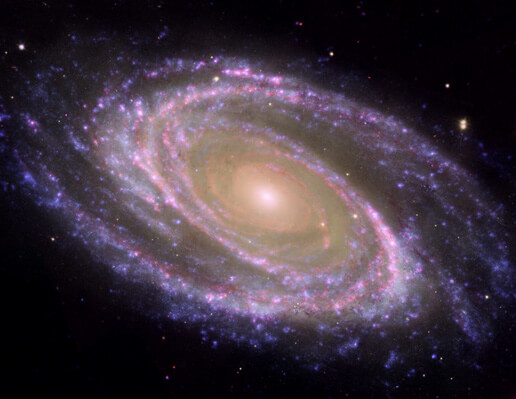 Messier 81 ခရုပတ် ဂလက်ဆီဟာ အလင်းနှစ် ၁၂ သန်း ဝေးပါတယ်