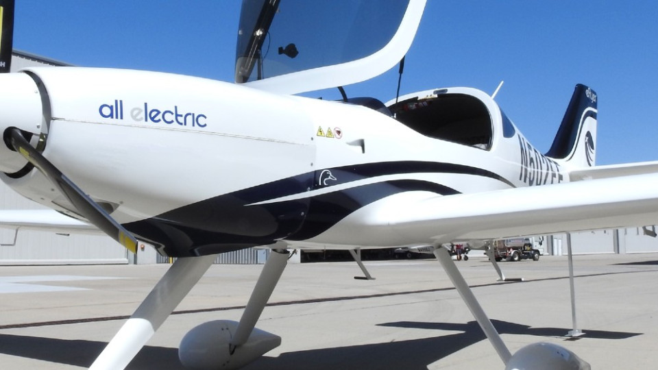 Bye Aerospace ရဲ့ ပထမဆုံး နှစ်ယောက်စီး လျှပ်စစ်စွမ်းအင်သုံး လေယာဉ် eFlyer 2