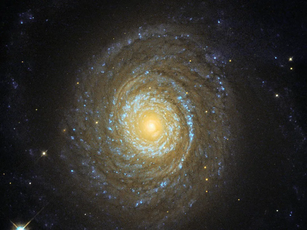 Galaxy NGC 6753 (Photo: NASA)