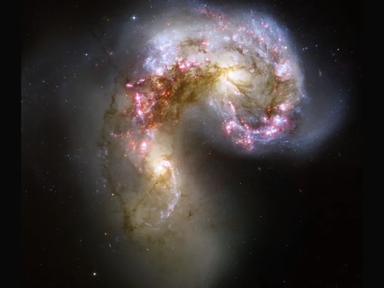 Galaxies Antenna (Photo: NASA)