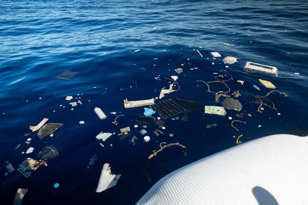 ပင်လယ်ထဲ ပေါလော မြောလာတဲ့ ပလတ်စတစ် အမှိုက်တွေ